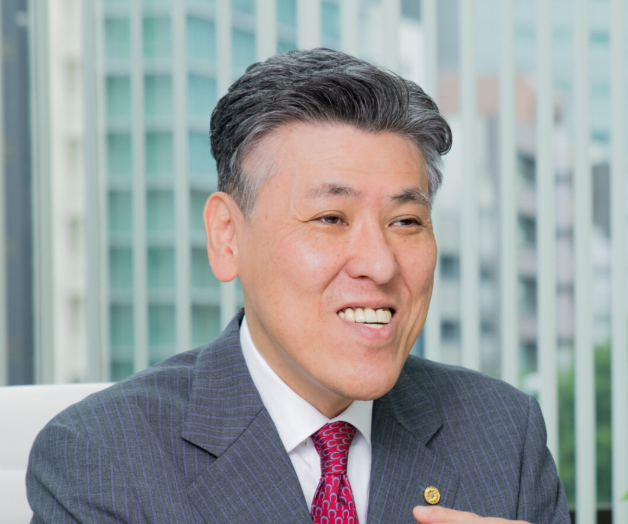 代表行政書士 大石 和伸（オオイシ カズノブ）の写真